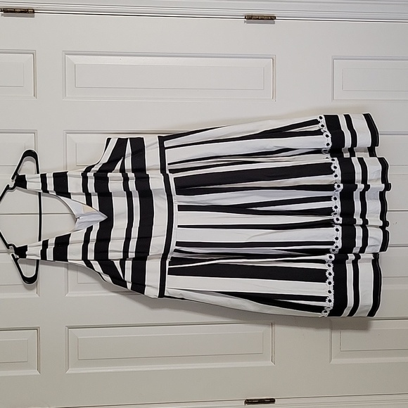 Modcloth Dresses & Skirts - Modcloth black and white stripe Sleeveless fit and flair dress sz 4x Daisy